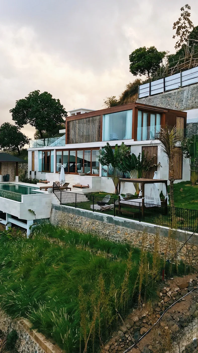 Modern villa framed by greenery — architectural inspiration